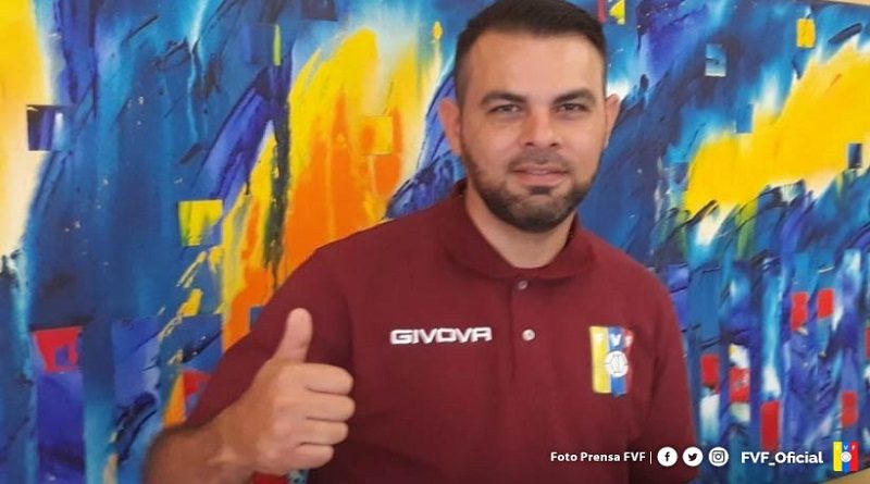 Nominan al venezolano Freddy González a mejor entrenador de futsal en el mundo