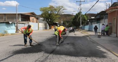 Gobernación de Aragua coloca más de mil toneladas de asfalto entre los municipios Mariño y Zamora