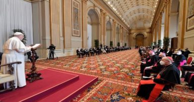 El papa critica herramienta de "sanciones económicas" impuesta por algunos Estados