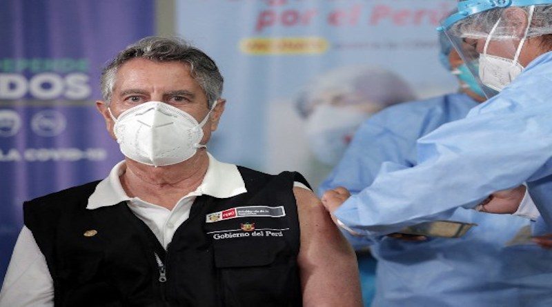 Presidente de Perú revela que 487 personas se vacunaron en forma irregular