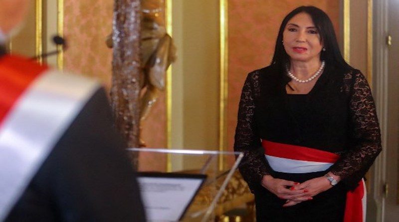 Dimite la canciller de Perú por escándalo de vacunación a autoridades