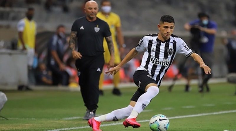 El Mineiro de Jefferson Savarino sigue en la lucha por el título en Brasil tras empatar con el Fluminense
