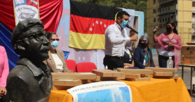 Más de 70 estudiantes de la Educativa Nacional "Carlos Gauna" recibieron tabletas Canaima en Carrizal