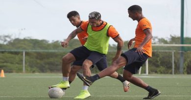 El “Avioncito” Richard Blanco vestirá la camiseta de la Academia Puerto Cabello