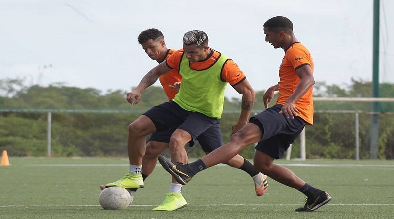 El “Avioncito” Richard Blanco vestirá la camiseta de la Academia Puerto Cabello