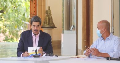 Héctor Rodríguez: Los Gobiernos Comunitarios vienen a fortalecer la democracia protagónica y participativa, así como las políticas sociales