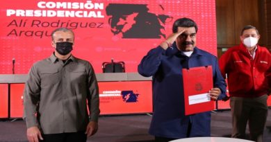 Jefe de Estado firma contrato colectivo para la protección de clase obrera de PDVSA