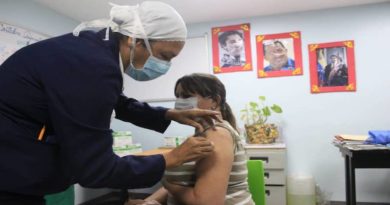 Personal médico del CDI Amelia Blanco recibió vacuna Sputnik V