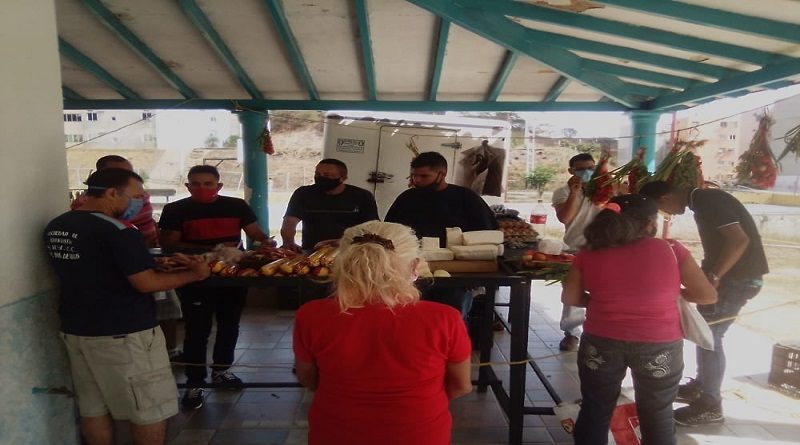 Distribuyen una tonelada de alimentos en urbanismo Ciudad Zamora de Miranda
