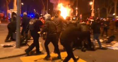 España | Quinta jornada de protestas, heridos, violencia y detenidos contra detención de rapero Pablo Hasél por haber criticado a la monarquía