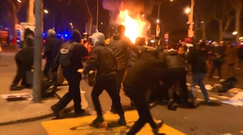 España | Quinta jornada de protestas, heridos, violencia y detenidos contra detención de rapero Pablo Hasél por haber criticado a la monarquía