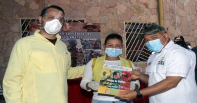 Entregan 450 títulos de tierras urbanas a familias larenses del municipio Iribarren
