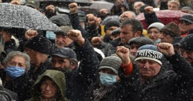 Miles de manifestantes exigen la dimisión del primer ministro de Armenia