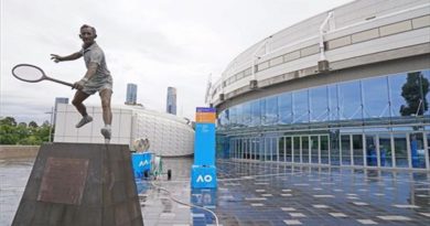 Aislados cientos de tenistas del Open de Australia tras resultar positivos por COVID-19