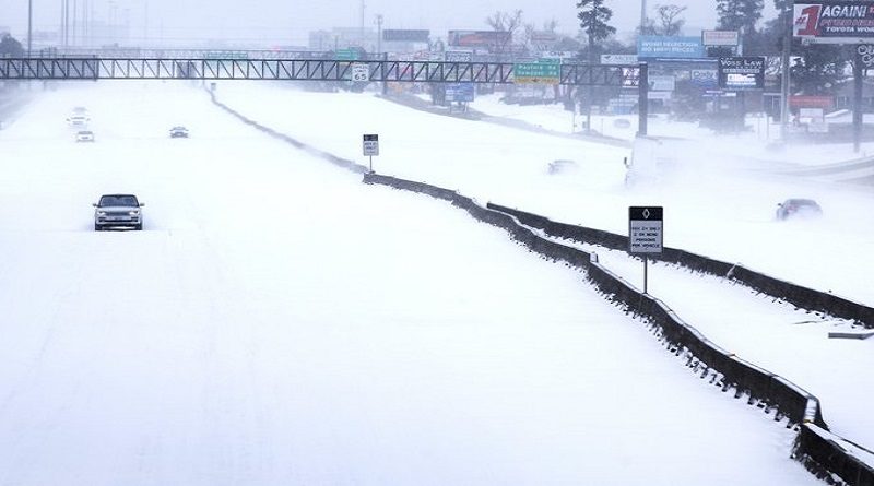 EE.UU. | 13 millones de texanos afectados por apagones eléctricos, congelamiento y grave crisis de agua tras tormenta invernal