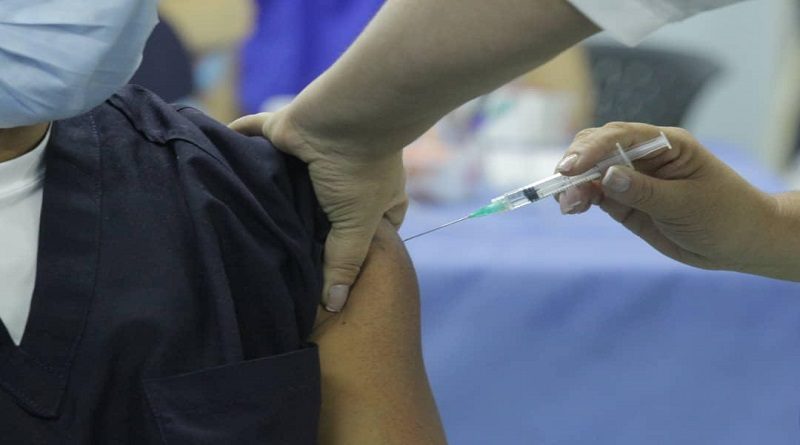 Prevén vacunar con la Sputnik V a más de 100 trabajadores diarios en la Clínica Popular de Caricuao