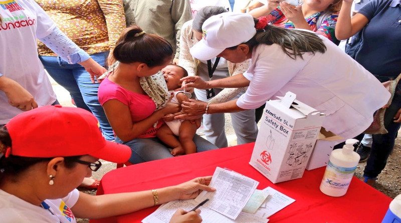 Resultado de imagen para Viceministra de redes y salud colectiva marisela bermúdez en jornadas de vacunacion