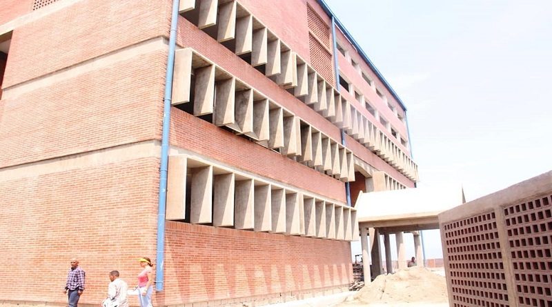 Primera fase de Plan Cayapa recuperará instalaciones de seis colegios de La Guaira