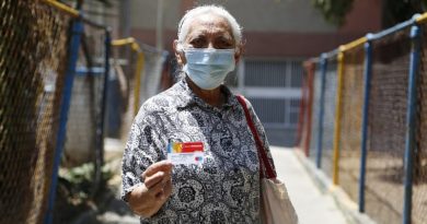 Banco de Venezuela entrega tarjetas de débito a adultos mayores y personas con discapacidad en Caracas