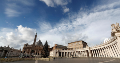 El Vaticano decreta que la Iglesia católica no puede bendecir las uniones entre personas del mismo sexo