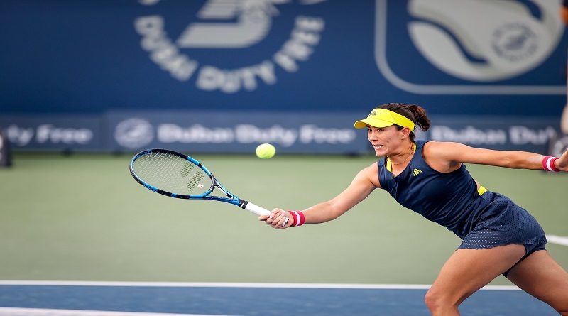 Garbiñe Muguruza a la final del torneo de Dubái al vencer a la belga Elise Mertens