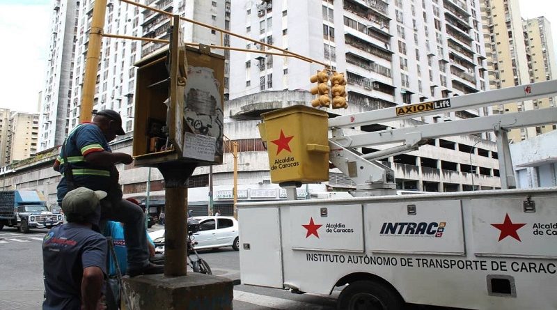 Avanzan trabajos de recuperación de la red semafórica y vial en parroquias del Distrito Capital