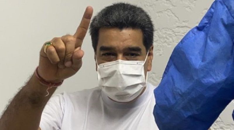 Presidente Nicolás Maduro y primera combatiente reciben dosis de vacuna rusa Sputnik-V