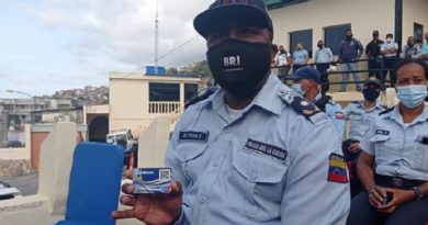 Más de 800 tarjetas ValevenCard fueron entregadas a funcionarios y personal administrativo de Poli La Guaira