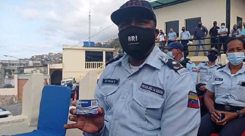 Más de 800 tarjetas ValevenCard fueron entregadas a funcionarios y personal administrativo de Poli La Guaira