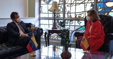 Arriba a Venezuela secretaria de Asuntos Exteriores y para Iberoamérica de España Cristina Gallach Figueras