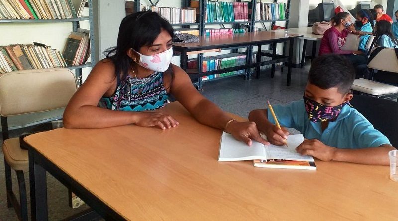 Asesorías pedagógicas se mantendrán en escuelas, liceos y universidades durante las semanas de flexibilización