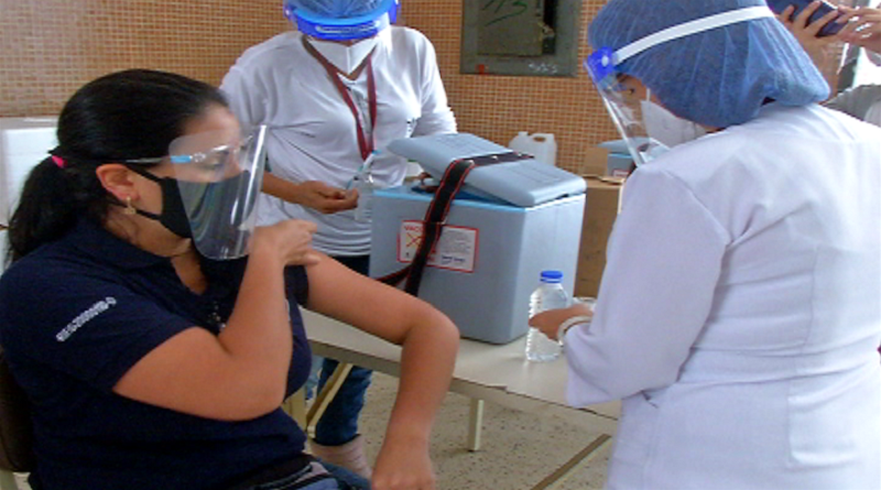 Jornada de vacunación contra la COVID-19 beneficia a 240 educadores en la parroquia Santa Rosalía de Caracas