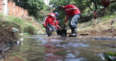 Alcaldía y Gobierno de Caracas realizaron jornada de mantenimiento y limpieza en quebrada El Limón