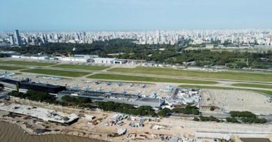 Argentina suspende vuelos desde Brasil, México y Chile para frenar propagación de nuevas variantes de la COVID-19