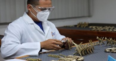 Más de 1.000 sables de honor del G/J Rafael Urdaneta son fabricados por la compañía Cavim de la FANB