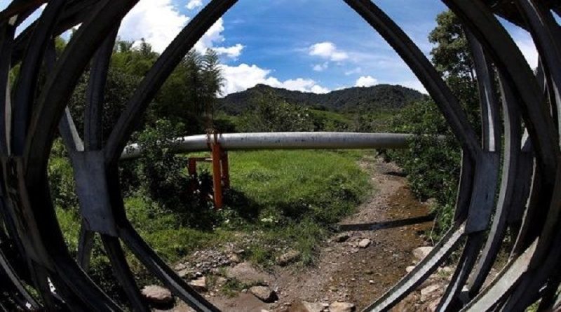 Indígenas peruanos reclaman derechos y toman oleoducto