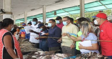 Supervisan venta de pescado a precios justos en el Mercado Mayor de Coche en Caracas