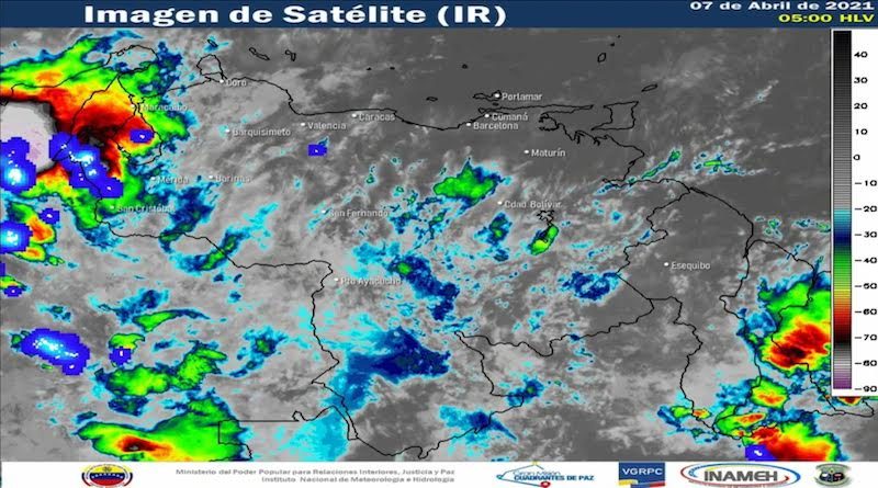 Paraguas en mano ante pronostico de lluvias en gran parte del territorio nacional