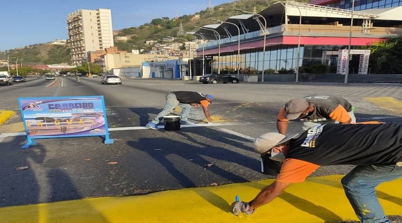 Ejecutan labores de demarcación y saneamiento ambiental en autopista Caracas-La Guaira