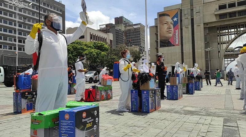 Entregan 165 kits de desinfección a comunas y brigadas de Caracas para prevenir la COVID-19