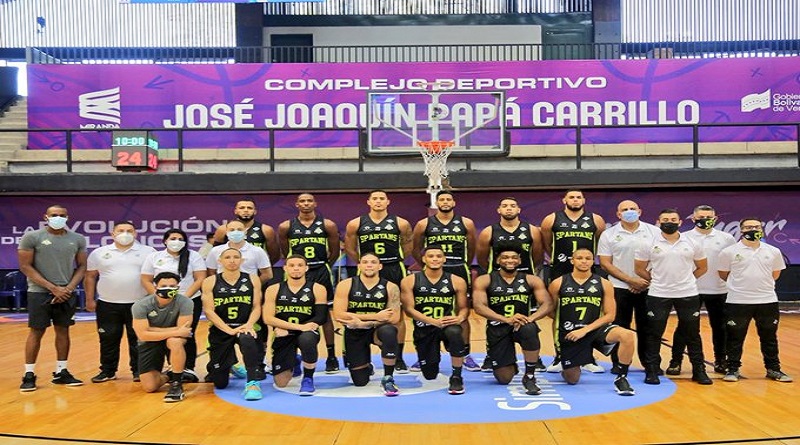 Spartans venció 67 a 65 a los Cocodrilos en el arranque de la Superliga de Baloncesto