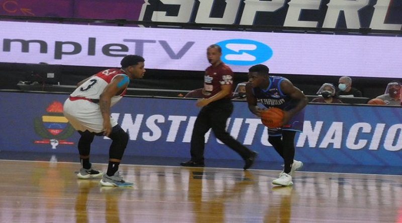Supersónicos consigue su primera victoria de la temporada al vencer 90-79 a los Taurinos