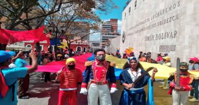 RUTA DEL FUEGO PATRIO | Pueblo de Caracas acompaña Antorcha Libertaria y Bolivariana rumbo a Carabobolivariana Carabobo 200 desde la plaza El Venezolano en Caracas