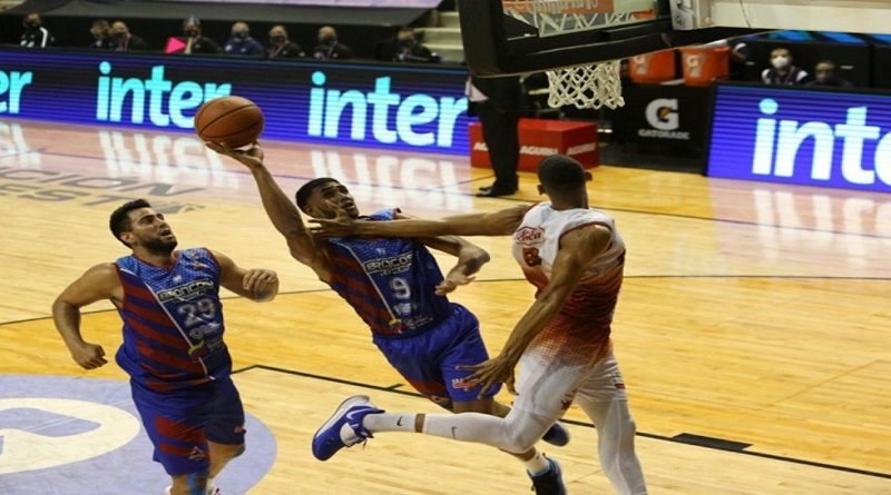 Broncos se impone 90-85 ante Diablos e iguala la cima del grupo A de la Supeliga