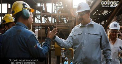 Jefe de Estado reitera el compromiso de la clase obrera por la transformación de la economía productiva en el Día de la Industria Nacional del Hierro y el Petróleo