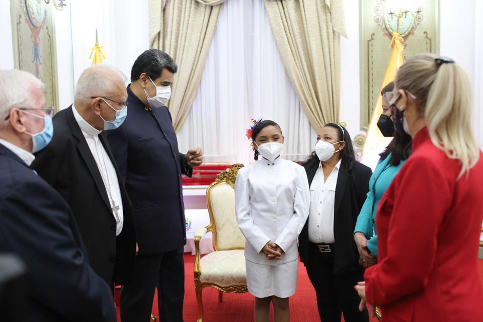 Presidente Maduro tras encuentro en Miraflores con Nuncio Apostólico, CEV y niña salvada por José Gregorio: Esta reunión es de reconciliación, perdón y unidad nacional sin injerencia externa