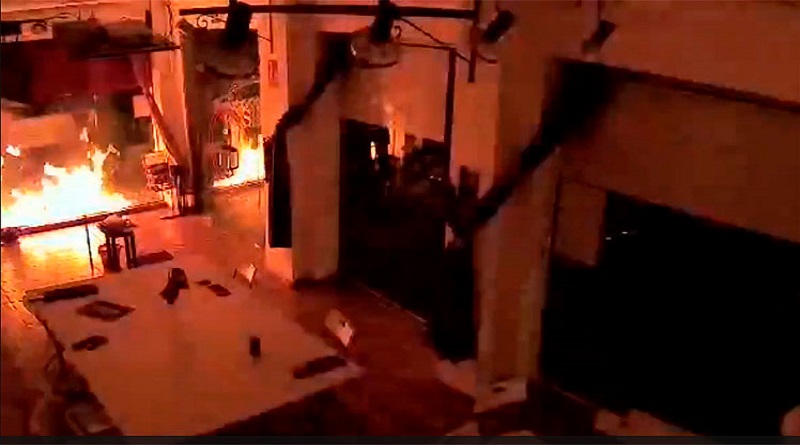 ESPAÑA | Atacan con bombas incendiarias sede del partido político de izquierda Podemos