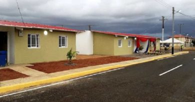 Entregan 22 viviendas a familias de urbanismo La Pastora en Falcón