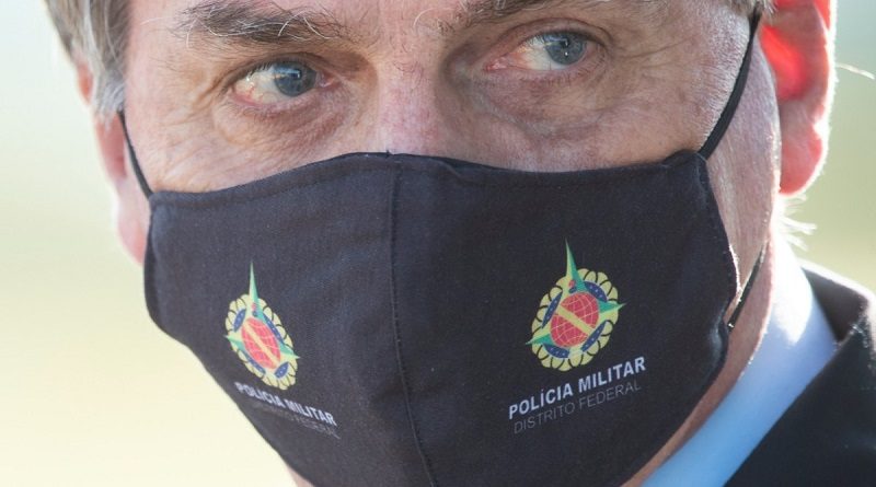 Bolsonaro amenaza con desplegar el Ejército para acabar con la cuarentena en Brasil