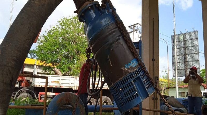 Instalan equipo sumergible de bombeo de 58 HP en área de captación de la Planta Potabilizadora de Maturín en Monagas